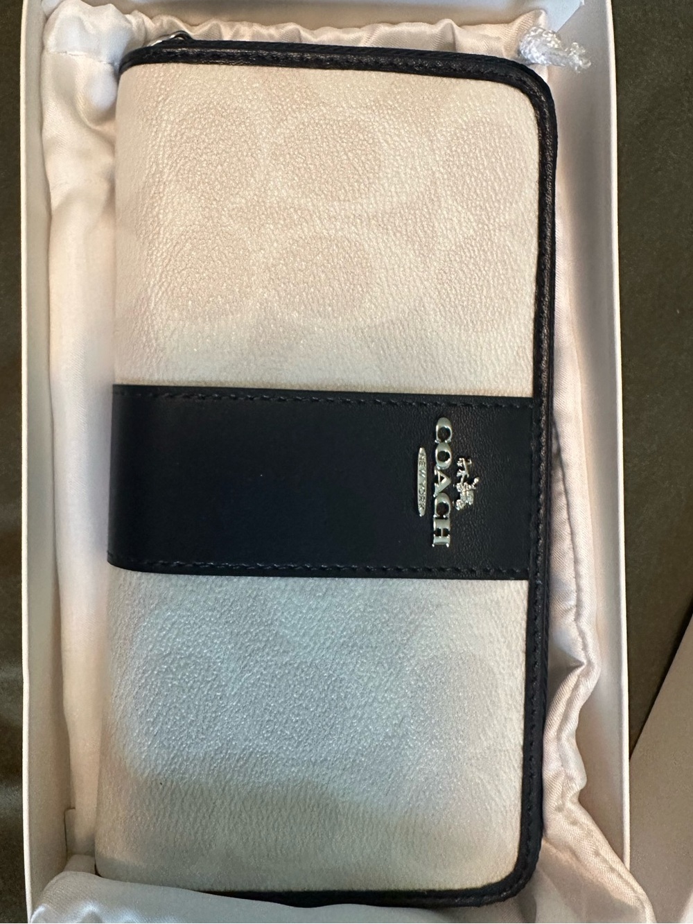 COACH White and Navy Leather Zip Phone Wallet Case